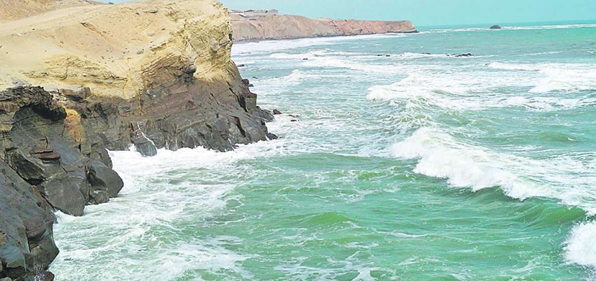 El terreno donde se pretende ejecutar la idea est&aacute; sobre una enorme roca ba&ntilde;ada por el mar.
