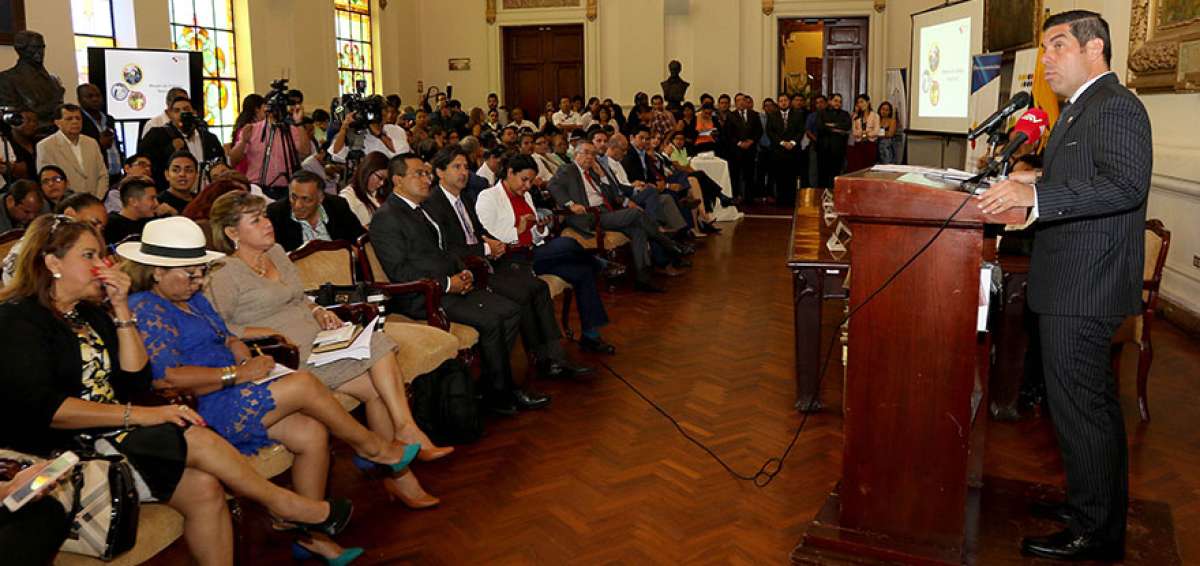 El ministro de Trabajo, Ra&uacute;l Ledesma, efectu&oacute; ayer, en la Gobernaci&oacute;n del Guayas, la clausura de las mesas de di&aacute;logo nacional.