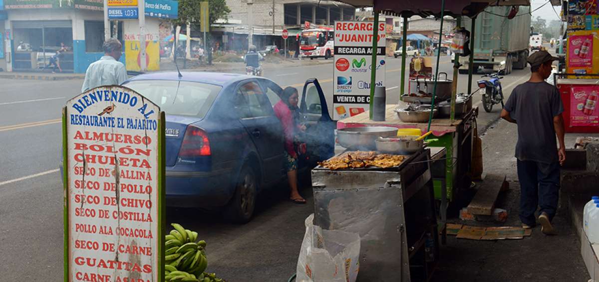 Los turistas aprovechan esta conexi&oacute;n para comprar abarrotes, alimentos y cargar combustible.