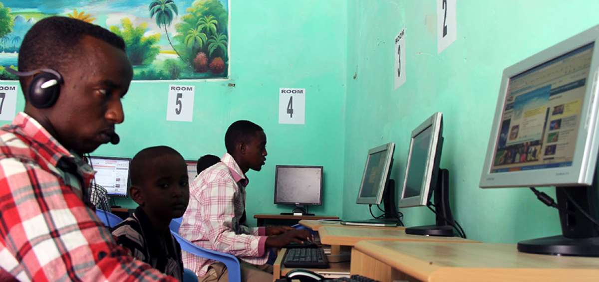 En Somalia, 6,5 millones de habitantes se conectan con el mundo mediante el cableado &oacute;ptico submarino.