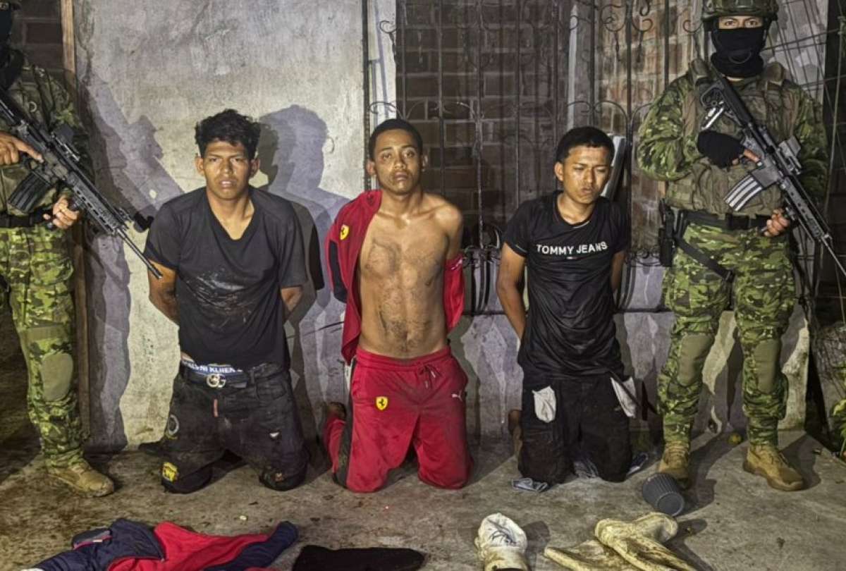 Caen tres sospechosos de Los Lobos en Quevedo: hallan armas, droga y motos