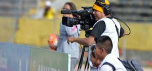 Hasta el a&ntilde;o pasado el campeonato ecuatoriano fue transmitido por las operadoras DirecTV, CNT y TV Cable, que subarrendaron el servicio.