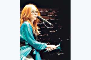 Tori Amos version&oacute; &lsquo;Creep&rsquo; en su show en Nueva York (Video)
