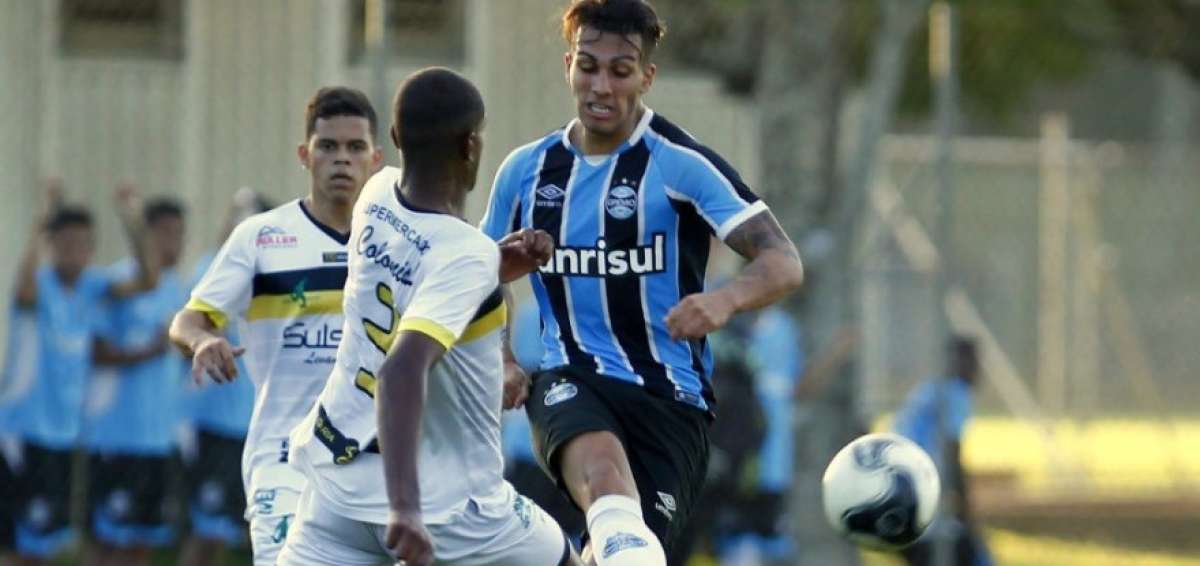Muere el futbolista argentino Ezequiel Esper&oacute;n al caer de un balc&oacute;n