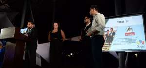 Mariana Zinny y su esposo Xavier Villacreses fueron premiados en la categor&iacute;a Start Up por su emprendimiento, la marca de salsas La Cordobesa.