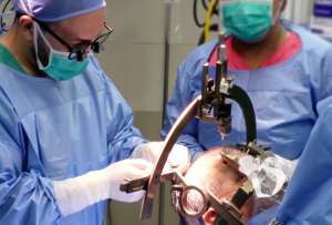 USD 4,7 millones es el monto para la compra de pr&oacute;tesis, endopr&oacute;tesis e implantes para unidades m&eacute;dicas del IESS. 