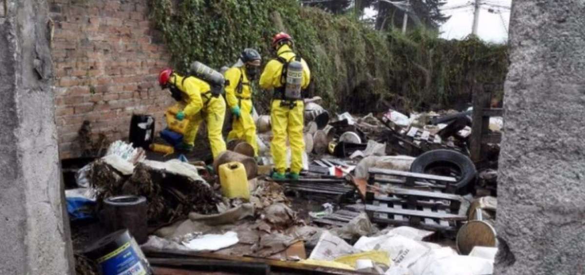 Olor qu&iacute;mico en terreno bald&iacute;o oblig&oacute; a evacuar edificio en Quito