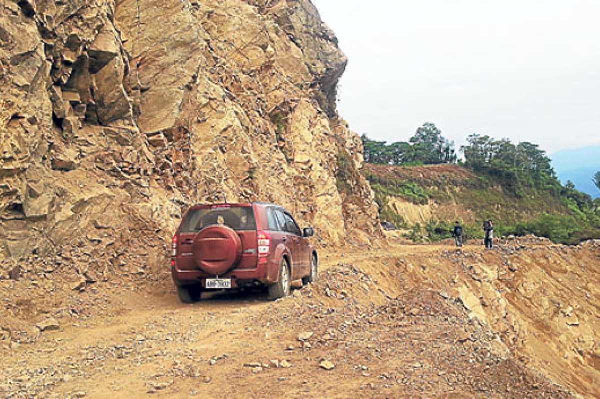En la parte alta de El Oro, hay carreteras afectadas por los deslizamientos de tierra. Foto: Fabricio Cruz.