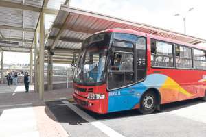 Autoridades gestionan l&iacute;neas de buses para c&aacute;rcel de Turi 