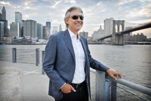 Andrea Bocelli graba canciones de pel&iacute;culas