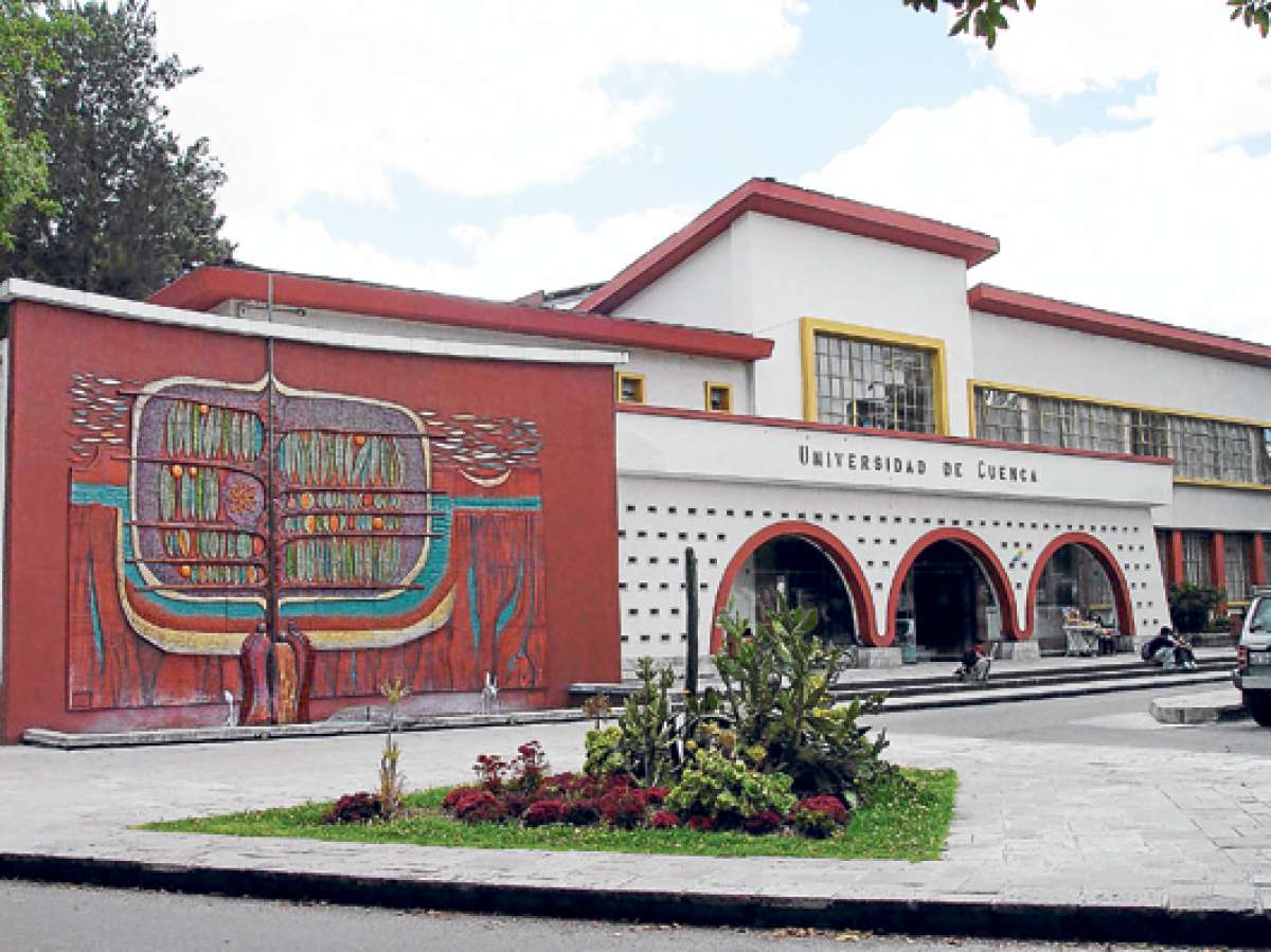 Ind&iacute;genas de 11 comunas se grad&uacute;an
