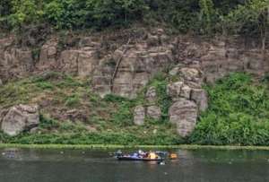Emergencia en Chone: buscan a dos estudiantes tras naufragio en la represa R&iacute;o Grande