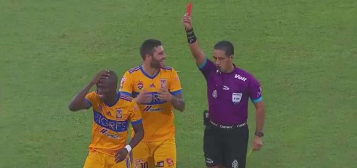 &Eacute;nner Valencia fue expulsado en su segundo partido con Tigres