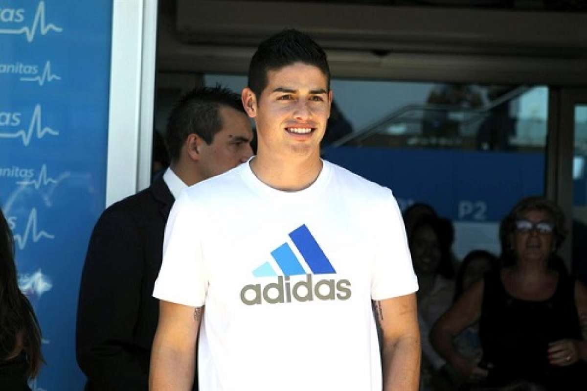 El centrocampista colombiano James Rodr&iacute;guez, al t&eacute;rmino del reconocimiento m&eacute;dico al que fue sometido. Foto: EFE