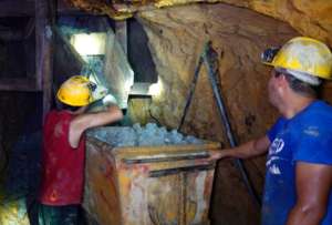 Gobierno suspende las actividades mineras en Napo, El Oro y Loja