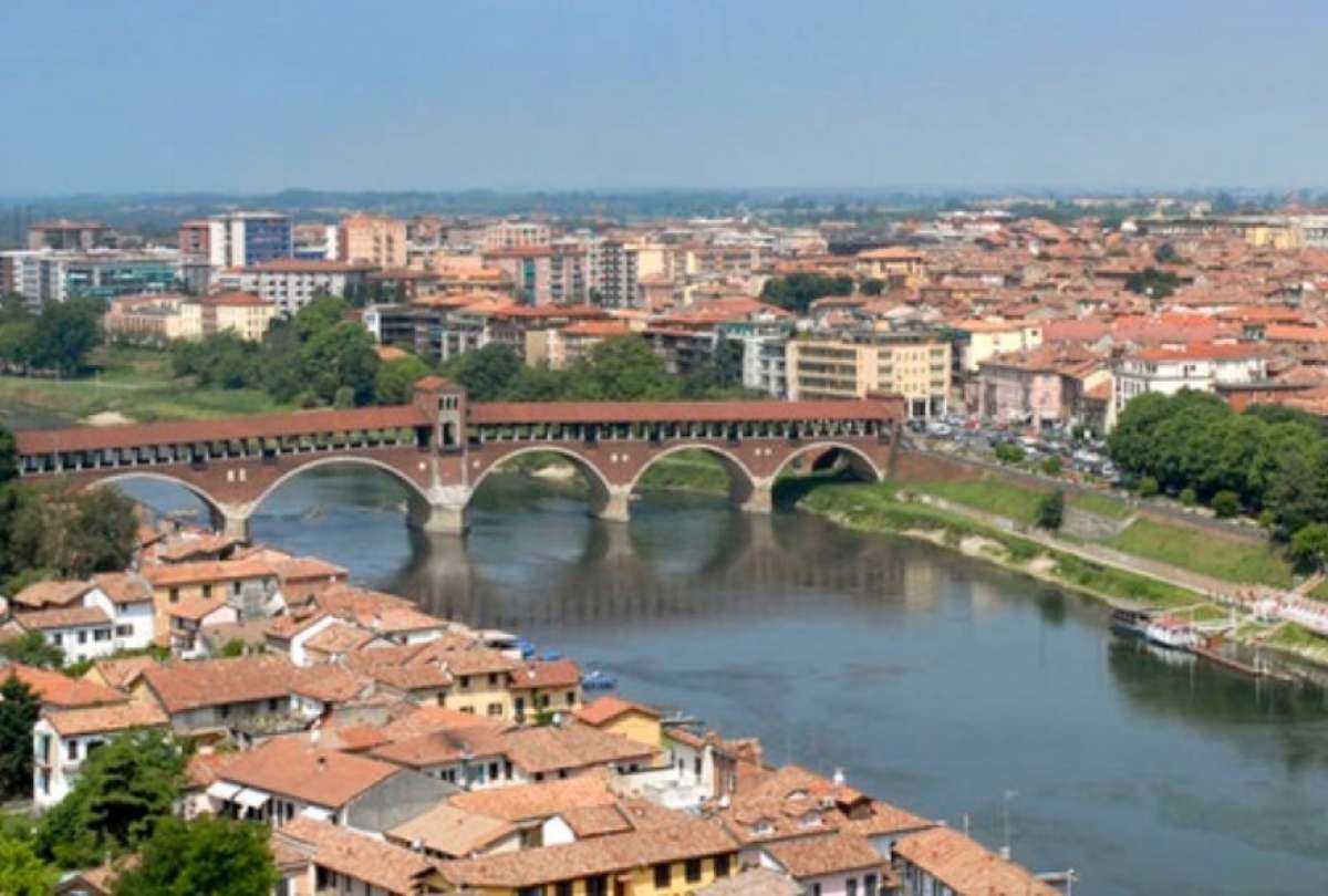La mujer de 75 años reside en Pavia. Italia. 