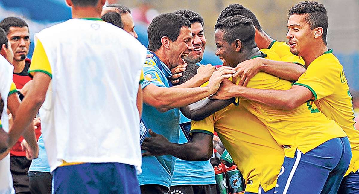 Brasil frena a la &lsquo;Tri&rsquo; 