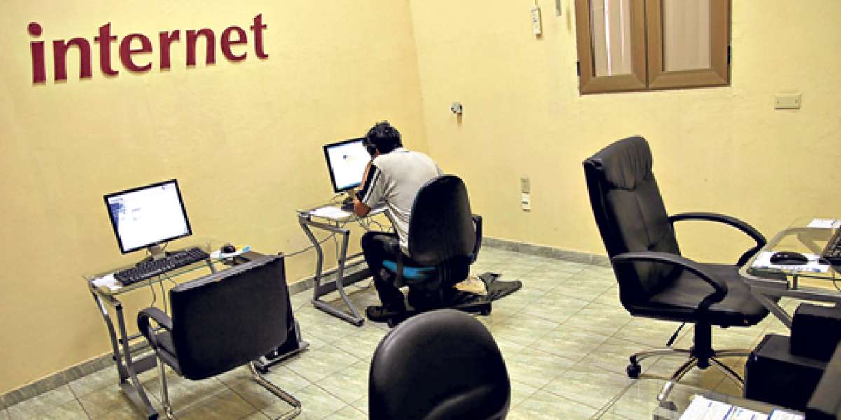 Los servicios de internet en caf&eacute;s-cyber, en su mayor&iacute;a, solo ofrecen revisar los correos electr&oacute;nicos. Foto: Internet