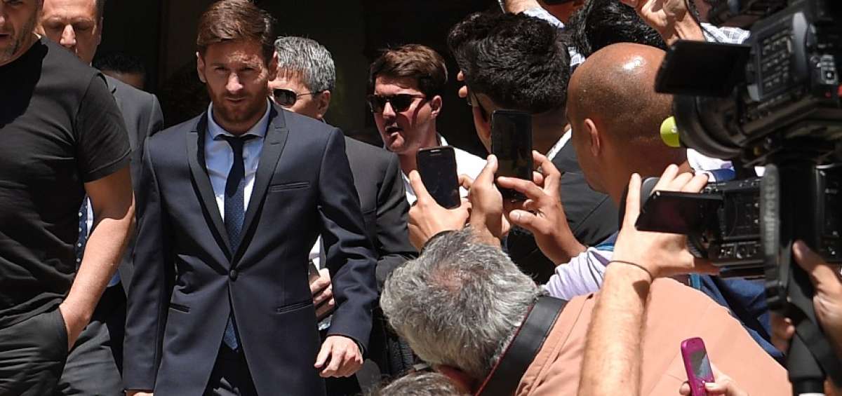 Lionel Messi dej&oacute; la concentraci&oacute;n con la selecci&oacute;n argentina para viajar a Barcelona y asistir al juicio por supuesta evasi&oacute;n fiscal.