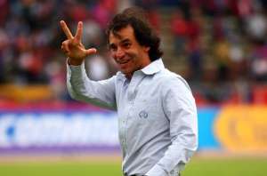 Fabi&aacute;n Bustos ha dirigido a varios equipos del f&uacute;tbol nacional. Foto: Tomada de la p&aacute;gina de Facebook Delfin Sporting Club