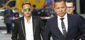 El padre de Neymar asegura que su hijo tiene "un futuro" en el PSG