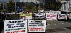 Familiares de los sentenciados por el denominado caso Gonz&aacute;lez y otros, realizaron ayer plantones en la Fiscal&iacute;a General y en la Corte Constitucional.