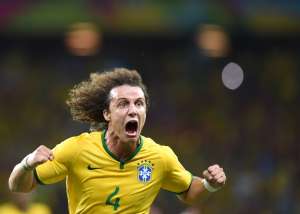 David Luiz anot&oacute; el segundo gol de Brasil que finalmente le dio la victoria sobre Colombia. Foto: AFP
