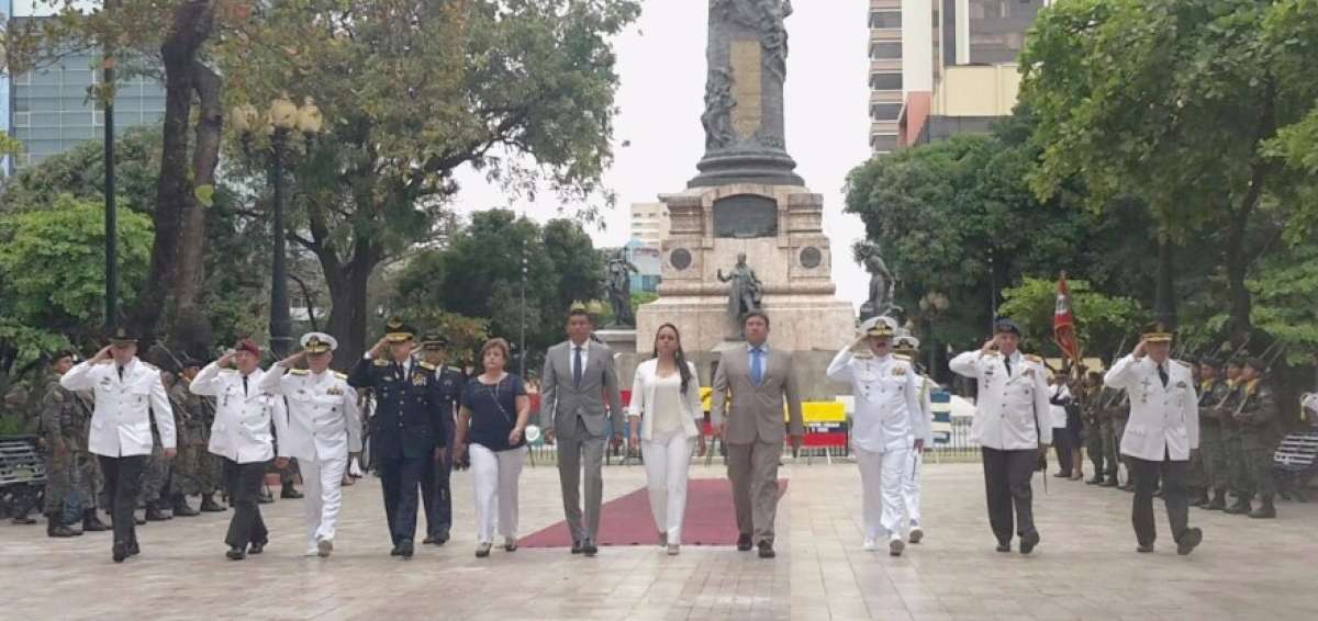 Gobernador del Guayas presidi&oacute; ofrenda floral ante la Columna de los Pr&oacute;ceres