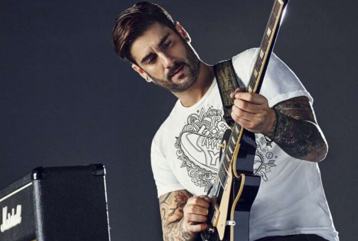 El cantautor español Melendi llegó a Ecuador para su tour “20 años”.