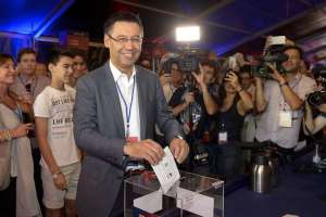Josep Maria Bartomeu durante las elecciones que decidir&aacute;n el dirigente del FC Barcelona. Foto: Agencia AFP