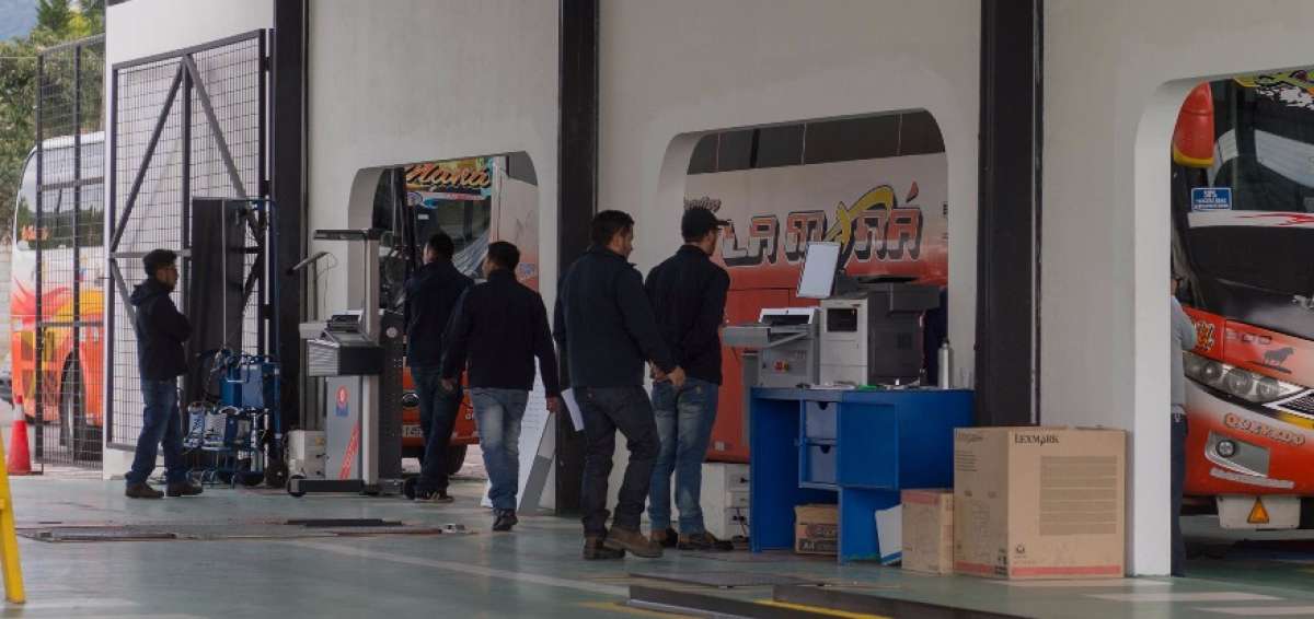 Los chequeos peri&oacute;dicos del veh&iacute;culo ayudan a garantizar viajes m&aacute;s seguros.