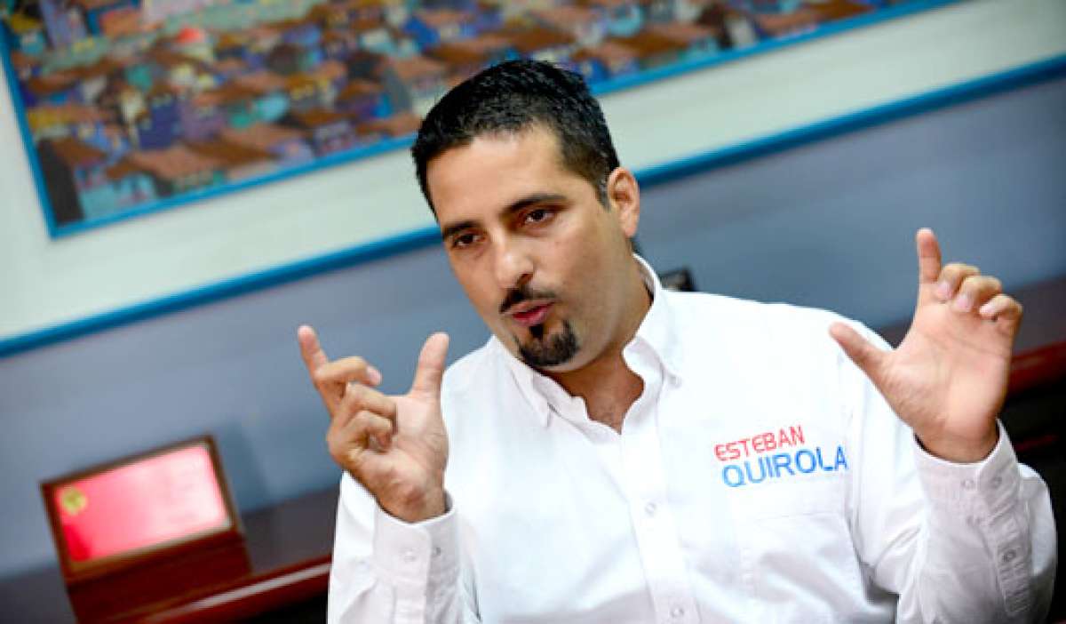 Esteban Quirola Bustos, economista especializado en Finanzas. Nacionalidad: Ecuatoriana. Fecha de nacimiento: 9 de noviembre de 1978. Edad: 35 a&ntilde;os
