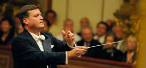 Thielemann, director titular de la Orquesta de la Staatskapelle de Dresde y del Festival de Pascua de Salzburgo, ya ha dirigido la Filarm&oacute;nica de Viena.