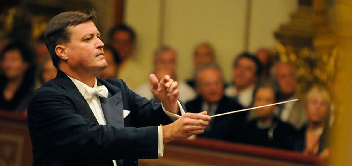 Thielemann, director titular de la Orquesta de la Staatskapelle de Dresde y del Festival de Pascua de Salzburgo, ya ha dirigido la Filarm&oacute;nica de Viena.