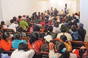La reuni&oacute;n desarrollada ayer, en San Roque, congreg&oacute; a los miembros de la Asociaci&oacute;n de Trabajadores Aut&oacute;nomos 21 de Abril y habitantes de la zona. Foto: &Aacute;lvaro P&eacute;rez / El Tel&eacute;grafo