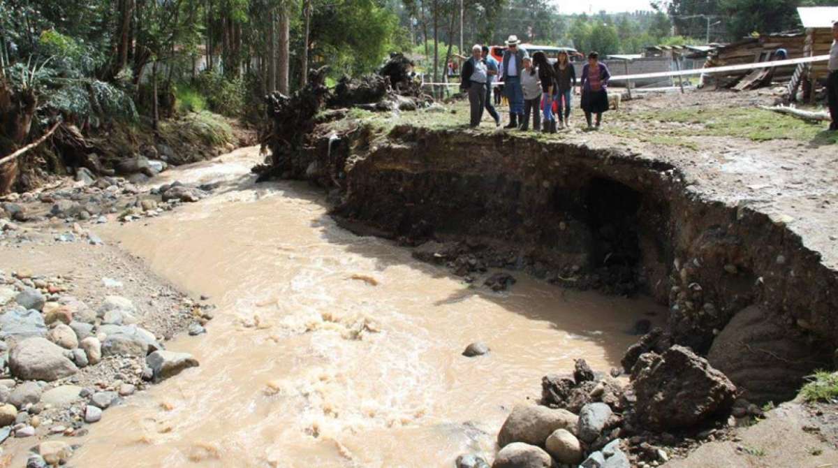 En la parroquia Ochoa Le&oacute;n se produjo el desbordamiento de la quebrada debido al torrencial aguacero que cay&oacute; el mi&eacute;rcoles.