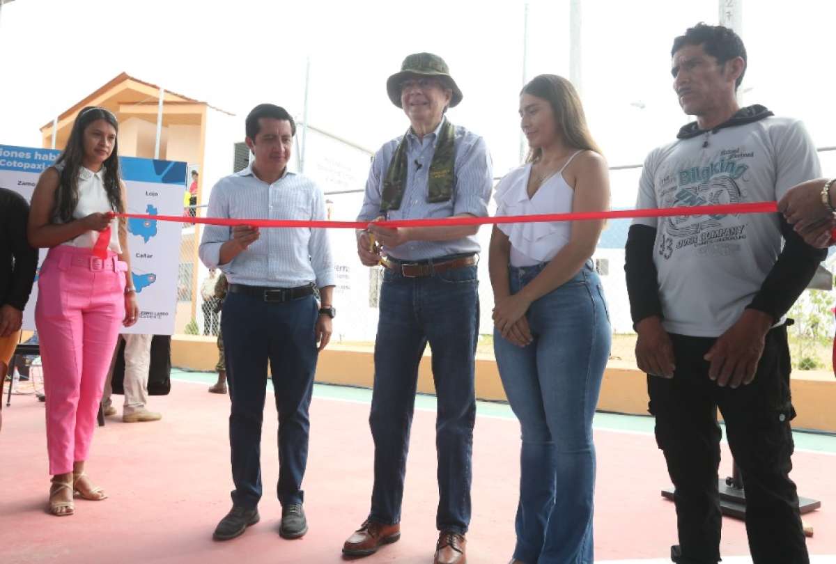 El presidente Guillermo Lasso entregó soluciones habitacionales en Yantzaza. 