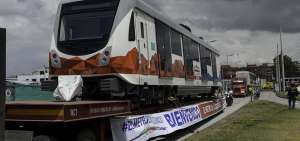 El segundo de los 18 trenes del Metro lleg&oacute; al sector de la estaci&oacute;n El Labrador tras rodear la ciudad a poca velocidad para evitar problemas.