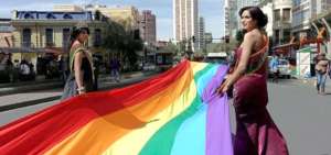 Tribunal niega matrimonio a transg&eacute;neros y transexuales en Bolivia