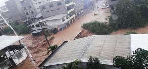Lluvia con tormenta el&eacute;ctrica inund&oacute; varios sectores de Machala