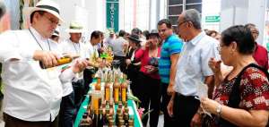 En el Centro de Convenciones de Guayaquil se desarrolla un festival gastron&oacute;mico, en donde adem&aacute;s de probar platos t&iacute;picos se podr&aacute; degustar las bebidas t&iacute;picas de la urbe.