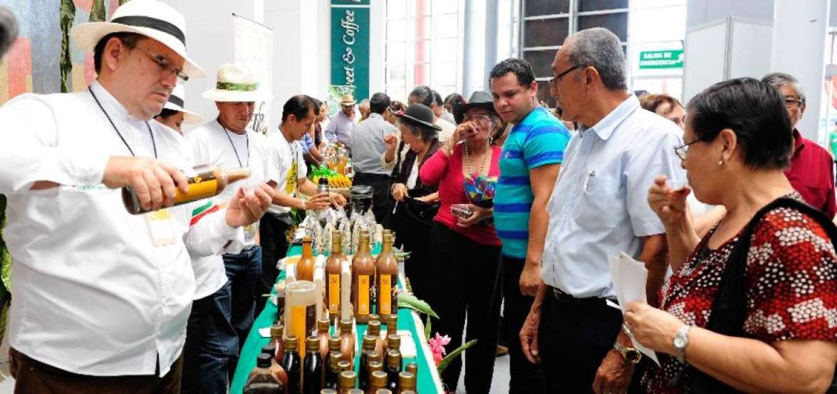 En el Centro de Convenciones de Guayaquil se desarrolla un festival gastron&oacute;mico, en donde adem&aacute;s de probar platos t&iacute;picos se podr&aacute; degustar las bebidas t&iacute;picas de la urbe.