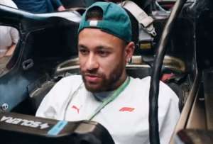 Neymar, sorprendido por el monoplaza de Leweis Hamilton