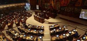 Asamblea Nacional condecora personajes ilustres de Azuay