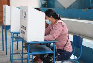  cinco personas jurídicas y dos naturales fueron habilitadas por el Consejo Nacional Electoral (CNE) para realizar encuestas a boca de urna en estos comicios.