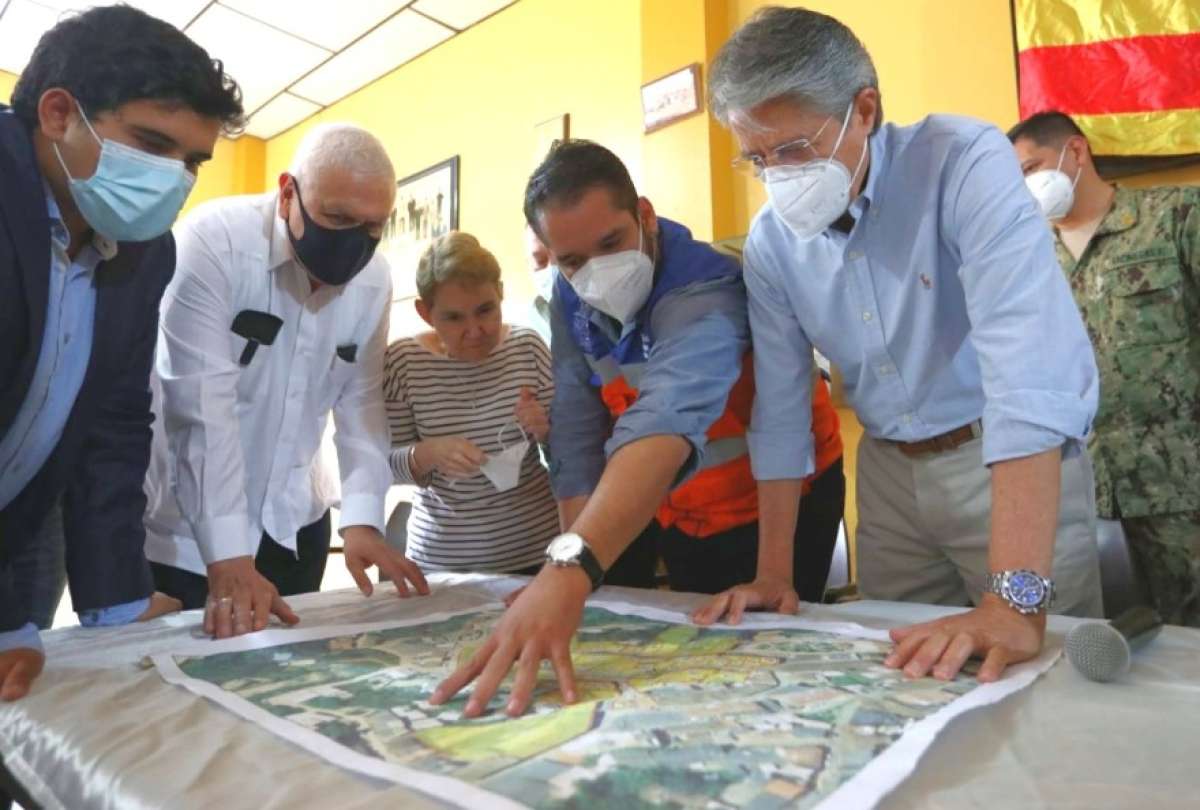 Presidente Lasso visita Zaruma tras emergencia por socav&oacute;n