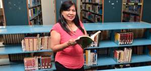 Janeth Chil&aacute;n trabaja hace 30 a&ntilde;os como bibliotecaria en la Escuela Superior Polit&eacute;cnica del Litoral. Fue directora del Centro de Informaci&oacute;n de esa instituci&oacute;n y curs&oacute; una maestr&iacute;a en este campo.