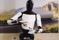 El robot es capaz de entender comandos gracias a la inteligencia artificial y realizar pequeñas tareas domésticas.