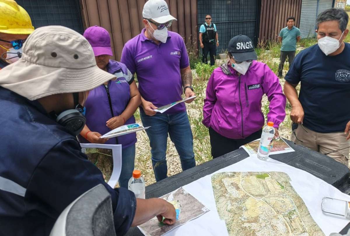 SNGR coordina acciones para evitar propagaci&oacute;n del fuego en botadero
