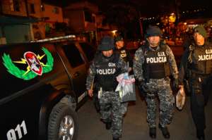 Un oficial de la Polic&iacute;a result&oacute; herido por explosi&oacute;n durante operativo (Galer&iacute;a)